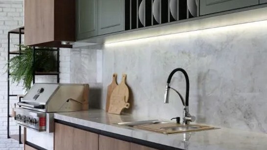 Boa iluminação facilita o uso e ainda embeleza o espaço.